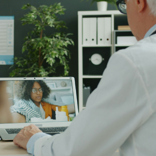 Kaiser Permanente doctor speaking to patient